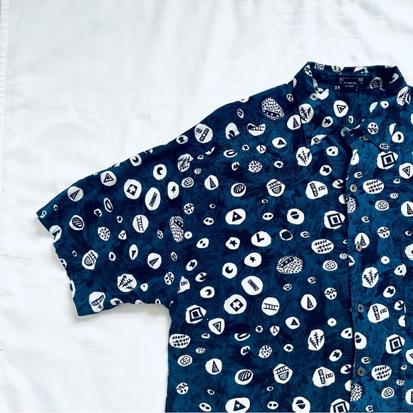 β
Vintage 90βs Structure Pattern Casual Button Down - Blue/White β
- Picture 10 of 17